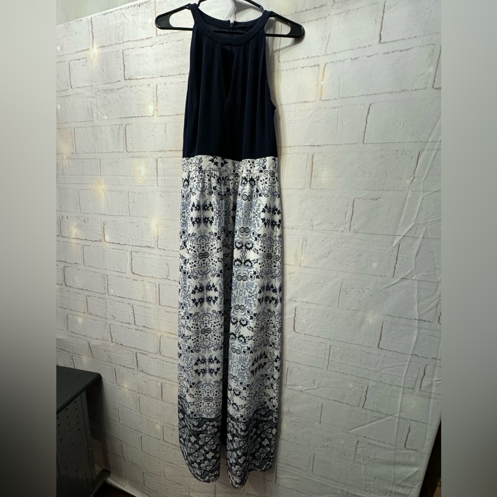 Very cute Vince Camuto dress great for the summer